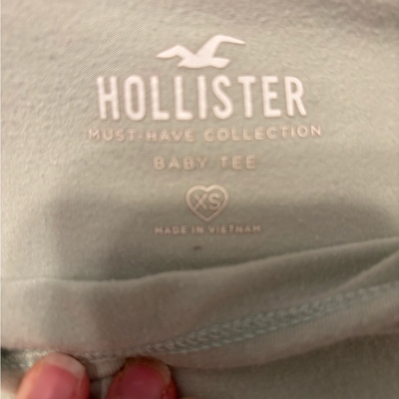 hollister sage green crop top ( one small bleach stab in picture 2) - Picture 4 of 4